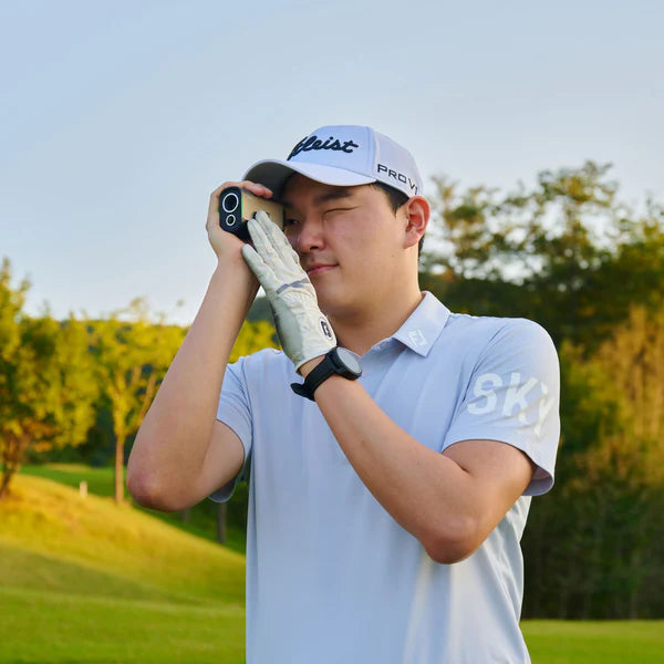 GolfBuddy Aim L20 Golf Rangefinder with Slope Shot Tracking In Hand 2